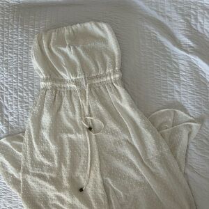 Chic White Strapless Jumpsuit with Wide-Leg Design